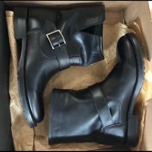 Frye Natalie engineer short boots sz 8- NEW